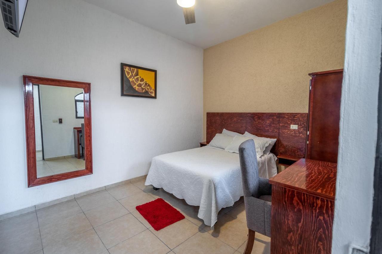 Hotel Casa Garatusa Yuriria Exteriör bild