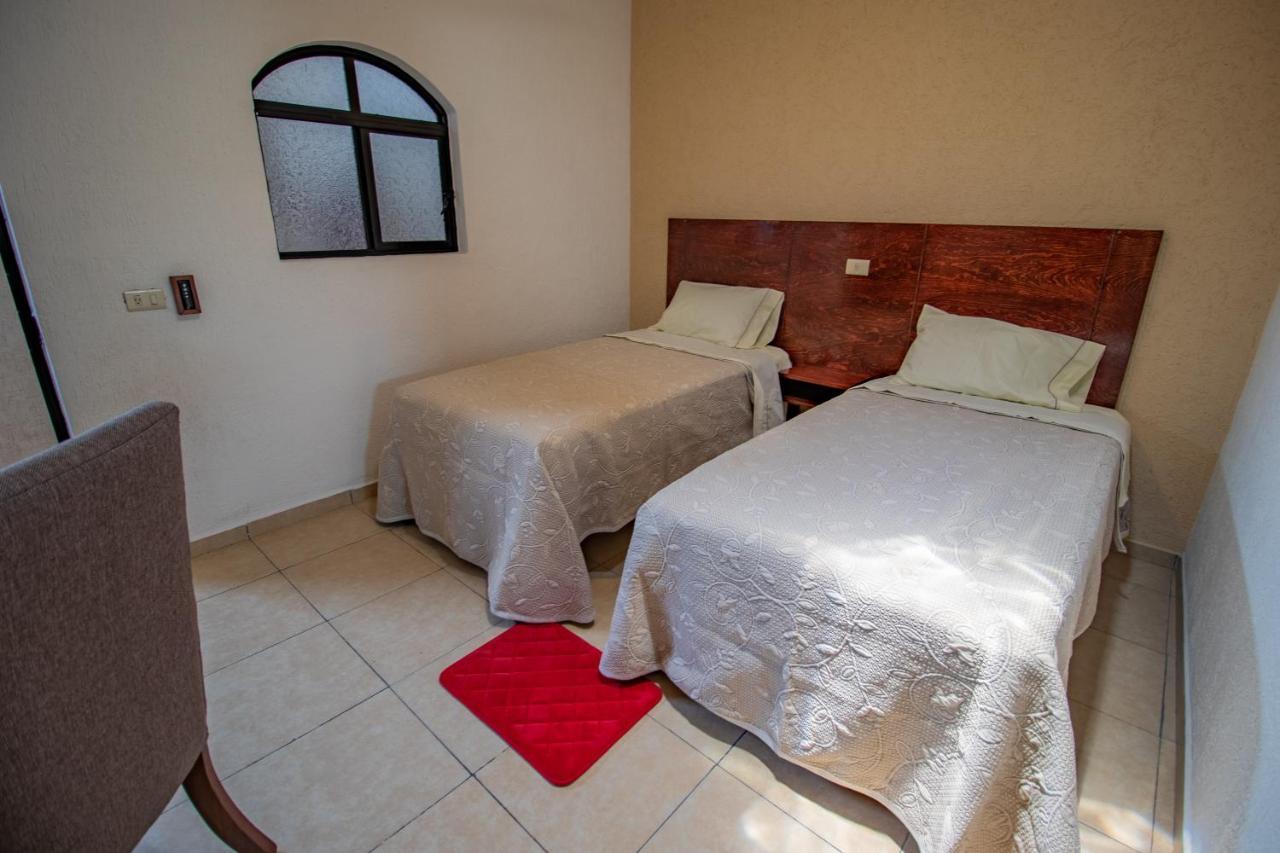 Hotel Casa Garatusa Yuriria Exteriör bild